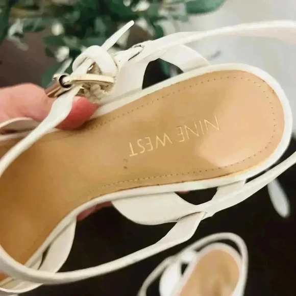 Nine West Women’s sandal wedges white color like new size 6 - Picture 4 of 8